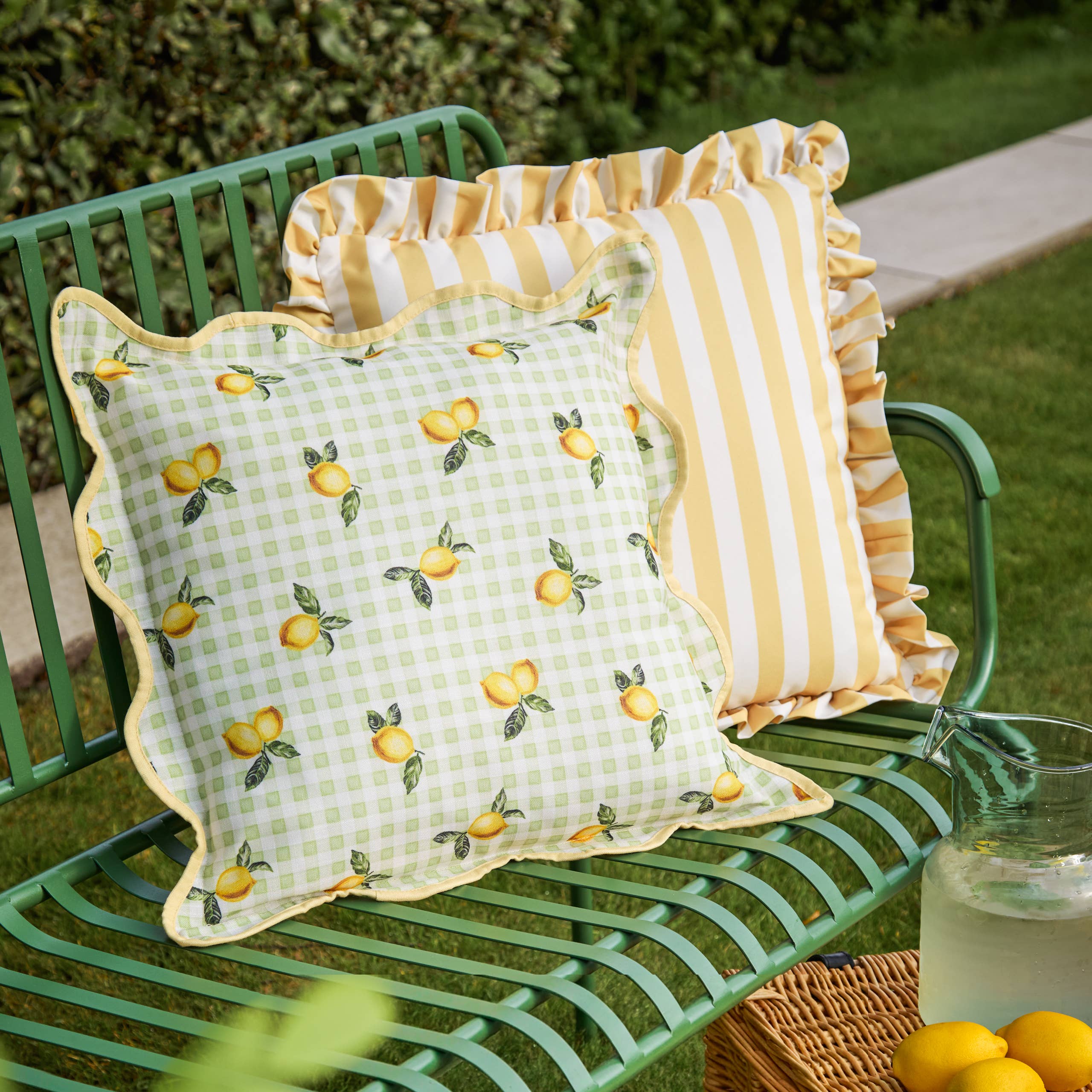 Coussin d'extérieur à carreaux vichy citron sauge