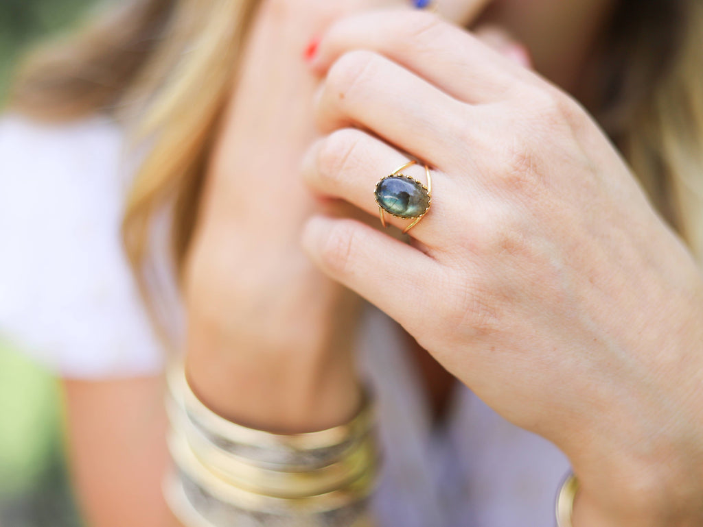 Bague Eugénie (large bague avec pierre naturelle ovale)