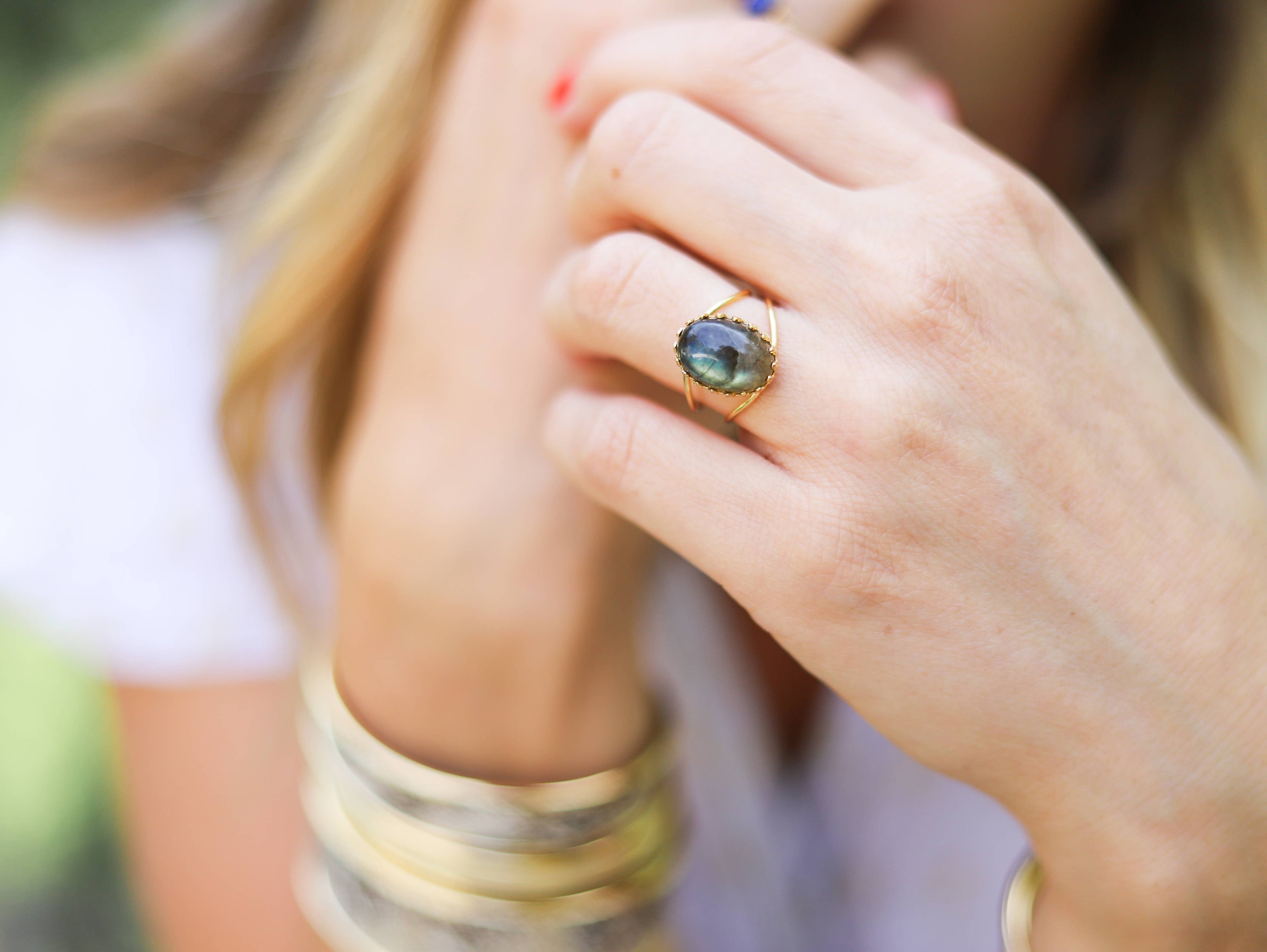 Bague Eugénie (large bague avec pierre naturelle ovale)