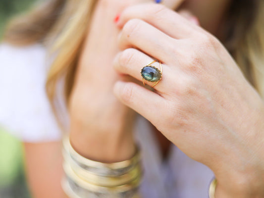 Bague Eugénie (large bague avec pierre naturelle ovale) - ANDEA