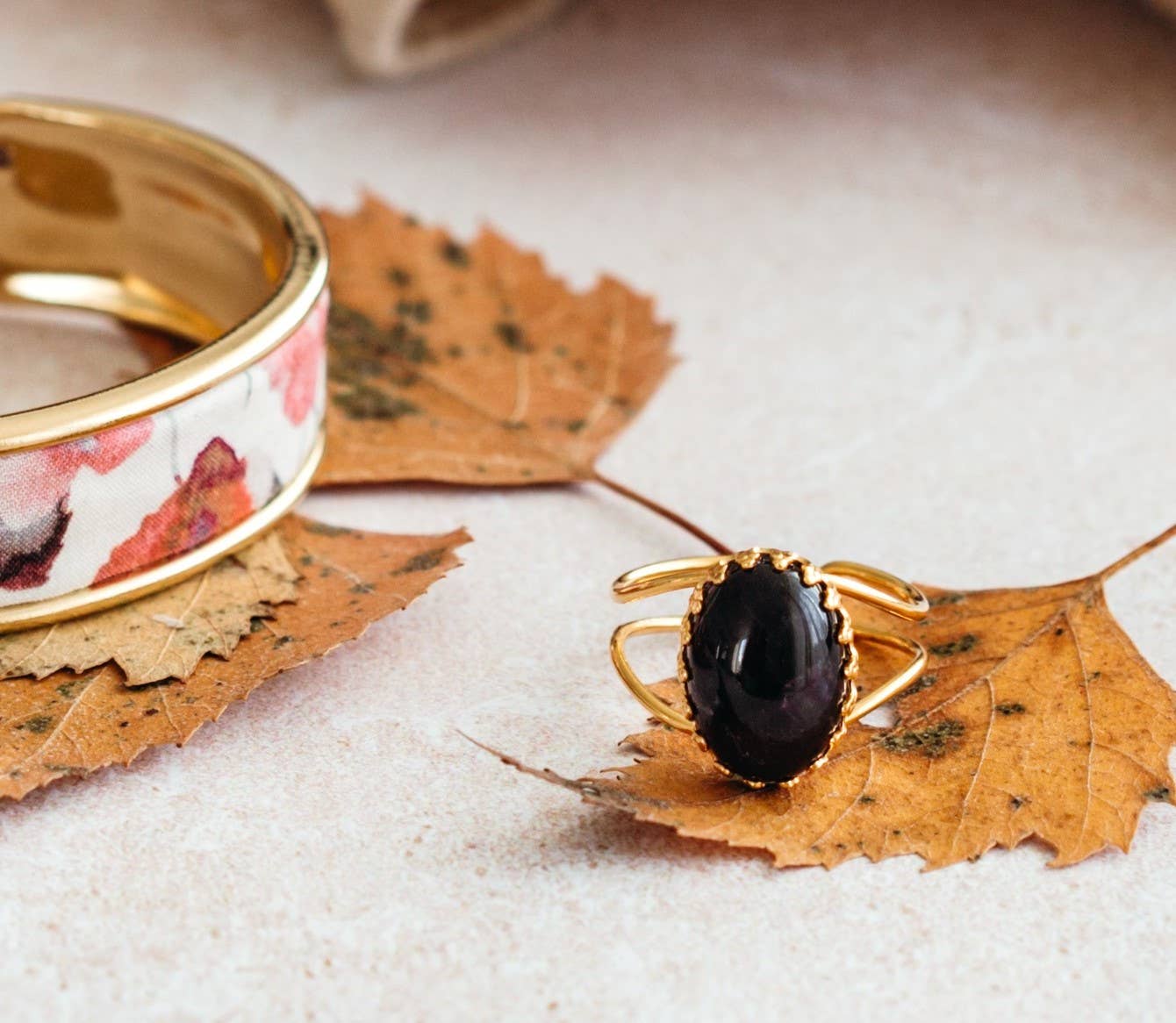 Bague Eugénie (large bague avec pierre naturelle ovale)