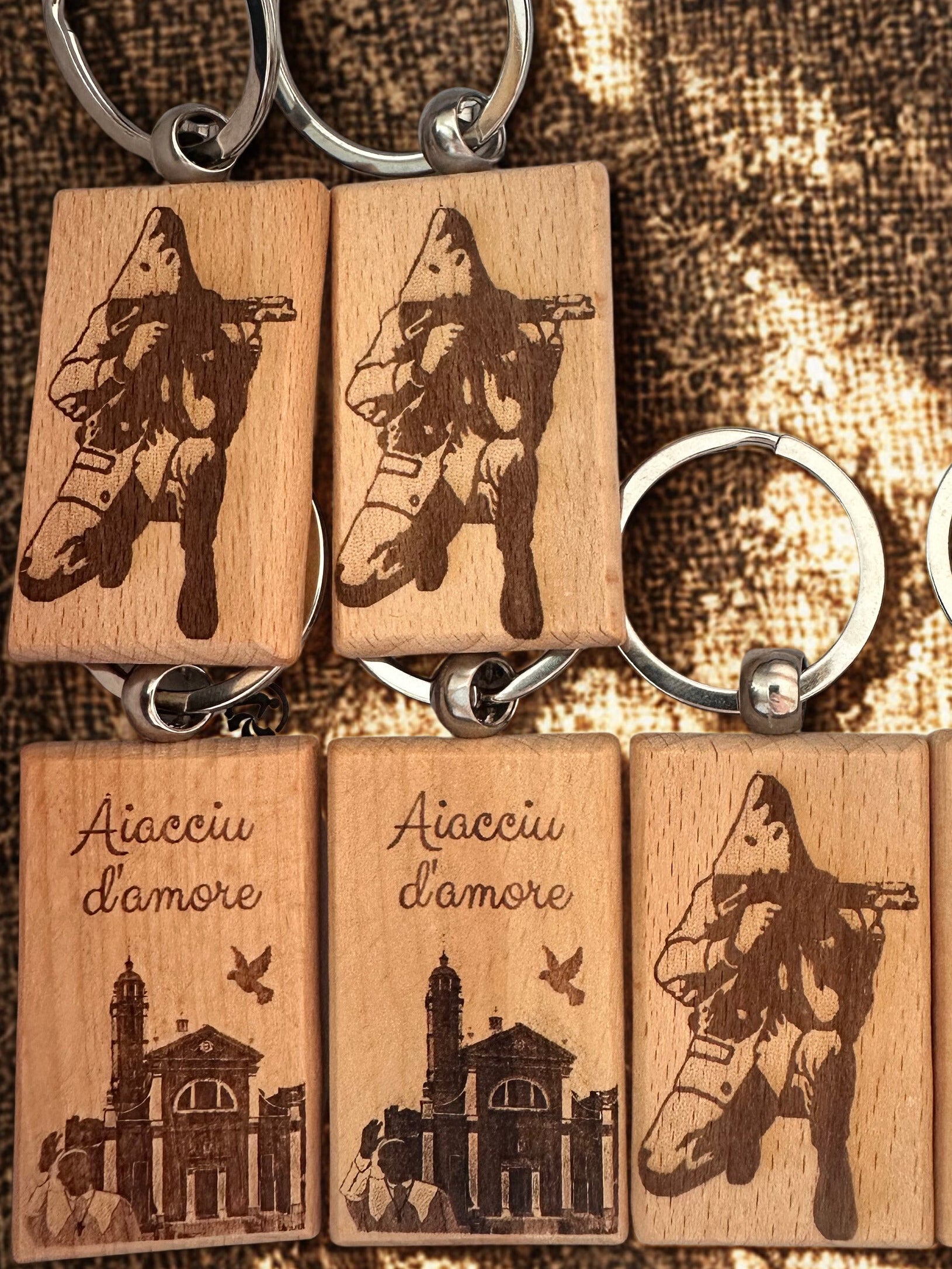 Porte-clés en bois gravé - Motifs Corses