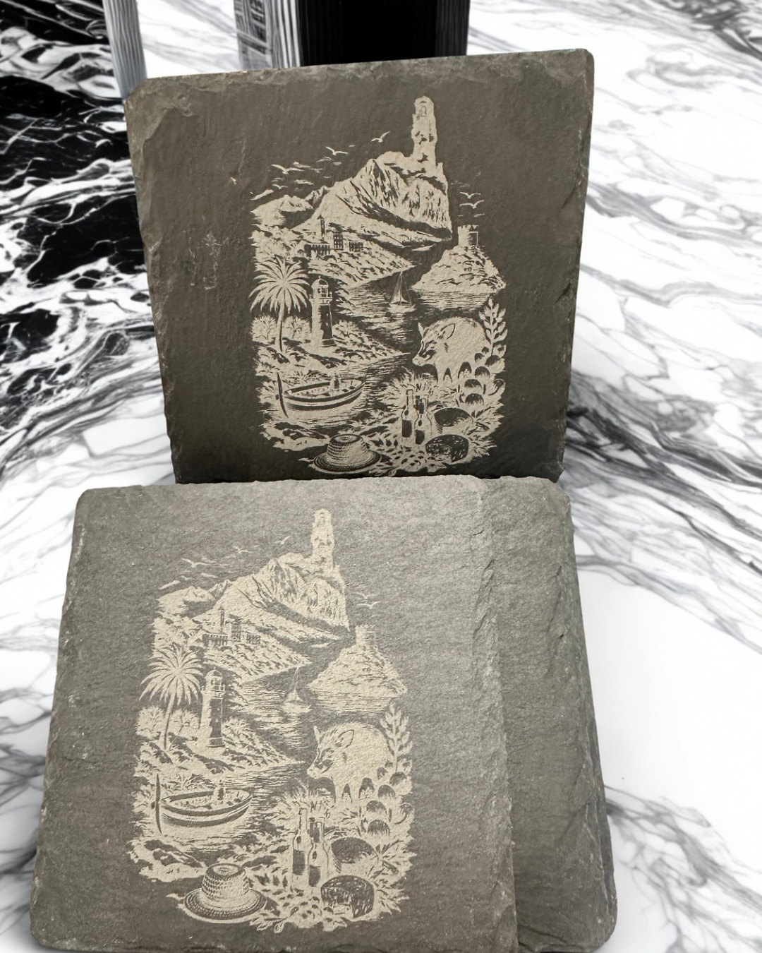 Lot de 4 sous-verres en ardoise gravée – Inspiration Corse