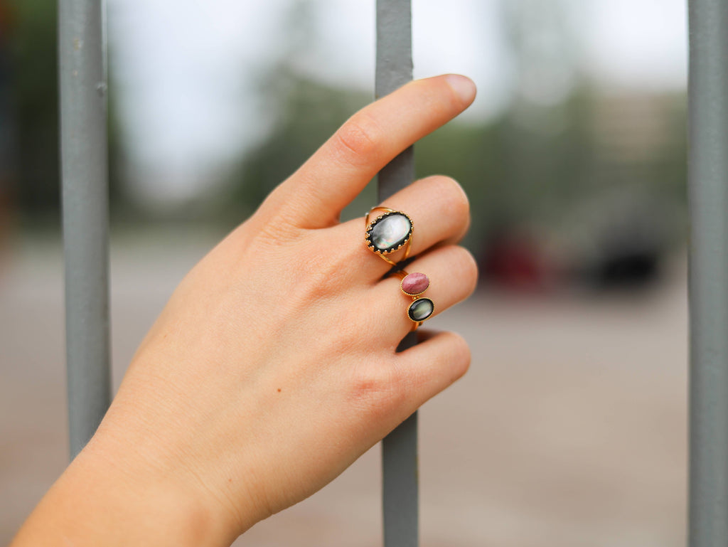 Bague Eugénie (large bague avec pierre naturelle ovale)