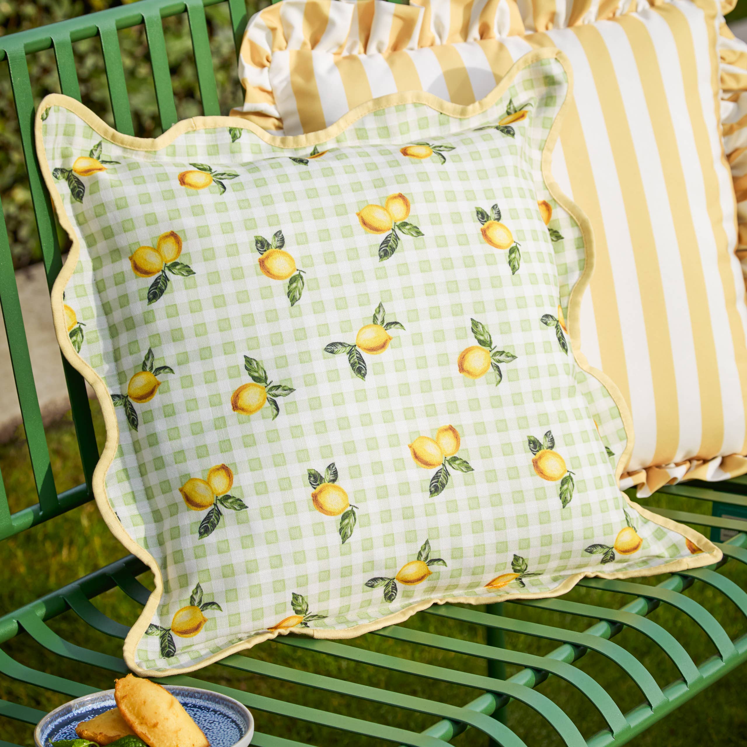 Coussin d'extérieur à carreaux vichy citron sauge